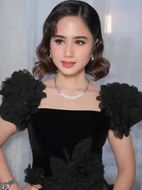 Potret Tissa Biani di Resepsi El Rumi dan Syifa Hadju, Anggun Pakai Dress Hitam