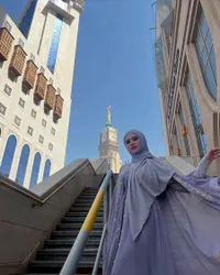 Potret Tissa Biani Jalani Ibadah Umrah, Cantik Berhijab di Mekkah - Ramah Ketemu Fans