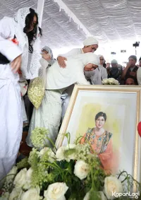 Potret Titiek Puspa Sempat Berpesan Ingin Dimakamkan di Temanggung, Tapi Anak Menolak