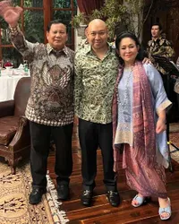 Potret Titiek Soeharto Dampingi Prabowo Rayakan Tahun Baru 2025 Sambil Sapa Warga, Cantik Kenakan Batik