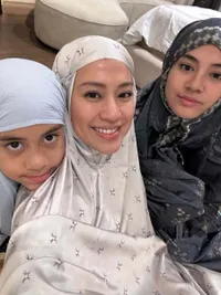  Potret Tyna Dwi Jayanti Ultah Ke-36, Nangis Dapat Surat Ucapan dari Anak