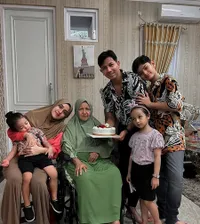 Potret Ulang Tahun Ibunda Fairuz A Rafiq, Netizen Salfok Sama Paras Cantik Nenek King Faaz