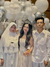 Potret Ulang Tahun Melly Lee ke-22 Tampil Bak Princess, Arbil DA7 Ikut Hadir