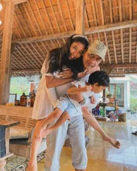 Potret Ulang Tahun Olivia Zalianty, Dirayakan Sederhana Bareng Suami & Anak