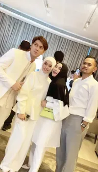 Potret Rizky Billar Ulang Tahun Ditemani Lesti Kejora, Meriah Potong Tumpeng hingga Saweran