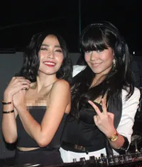 Potret Ultah Ke-25 Rinni Wulandari, Pesta Malam Nan Eksotis