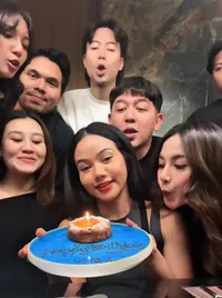7 Potret Ultah Yura Yunita Dirayakan Intim Bareng Mahalini, Aaliyah Massaid dan Vidi Aldiano Beserta Pasangan Masing-Masing