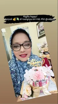Potret Unggahan Terakhir Marissa Haque, Bahagia Dapat Hadiah dari Teman dan Undangan ke Uzbekistan