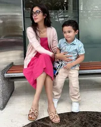Potret Ussy Sulistiawaty Sayang Banget ke Saka Sampai Dipeluk, Anak Laki Satu-Satunya yang Sudah Tumbuh Besar - Makin Ganteng Mirip Andhika Pratama