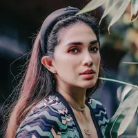 Potret Ussy Sulistiawaty yang Wajahnya Makin Tirus di Usia 40 Tahun, Cantik Bak ABG