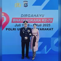 Potret Uut Permatasari Cantik Berkebaya Pink di Hari Ultah Bhayangkara, Kompak dengan Bhayangkari Bali