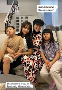 Potret Venna Melinda Main ke Rumah Fuji, Cantik Bareface - Sebut Verrel Bramasta Tak Pacaran dengan Fuji