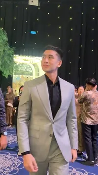 Potret Verrell Bramasta Datang ke Resepsi Febby Rastanty dan Beri Doa Baik, Malah Dijodohkan Netizen dengan Yuki Kato