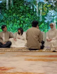 Potret Vidi Aldiano di Pengajian Faishal Adik Sheila Dara, Romantis Banget ke Istri