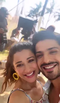 Potret Vin Rana Peluk Cium Mesra Nyra Banerjee, Diduga Cinlok - Makin Lengket