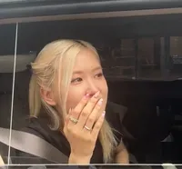 Potret Viral Rose BLACKPINK Menangis Tetap Cantik, Terharu Bisa Berinteraksi Lagi dengan Fans