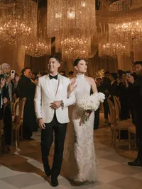Potret Wedding Kiss Al Ghazali dan Alyssa Daguise di Intimate Dinner Usai Akad, Romantis Abis - Cake Jadi Sorotan