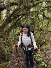 Potret Wendy Walters Mendaki Gunung Leuser, Minum Air Hujan hingga Rawa