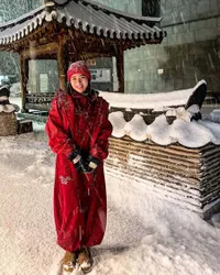 Potret Wika Salim Liburan ke Korea Bareng Pacar, Berduaan di Bawah Salju