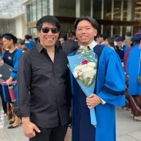 Potret Wisuda Maulana Adit Anak Parto Patrio dari Istri Pertama, Sekeluarga Ikut Menemani