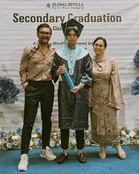 Potret Wisuda Raoul Anak Bungsu Ferry Salim yang Jarang Tersorot, Nggak Kalah Ganteng dari Brandon Salim