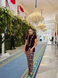 Potret Wulan Guritno Cantik Berkebaya di Upacara Kemerdekaan RI di Istana Merdeka
