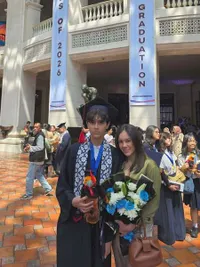 Potret Wulan Guritno Hadiri Wisuda Putranya, Rukun dengan Mantan Suami