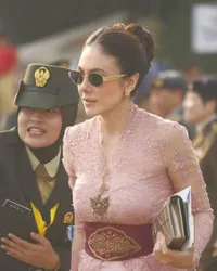 Potret Wulan Guritno Saat Hadir di HUT TNI, Pesonanya Saat Pakai Kebaya Bikin Panen Pujian