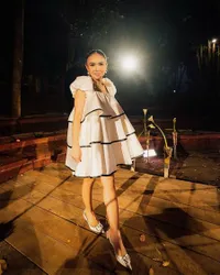 Potret Yuni Shara Tampil dengan Gaun Putih di Ultah ke-53, Awet Imut - Disebut Seperti Baju Bocil Cute Abis