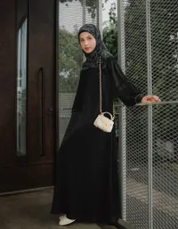 Potret Yunita Siregar Tampil Anggun Berhijab saat Jadi Host Kajian Ustaz Hanan Attaki, Penuh Pesona dan Menawan