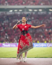 Potret Yura Yunita Tampil di GBK Usai Timnas Indonesia Bantai Arab Saudi 2-0, Tepat Tebak Skor 
