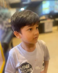 Potret Yurav Bhatia Anak Ravi Bhatia yang Kini Tumbuh Besar, Makin Ganteng Mirip Sang Ayah 