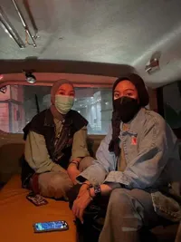 Potret Zaskia Adya Mecca Jadi Tim Relawan Medis di Kwitang, Kondisi Mencekam - Bawa Pasien ke UGD