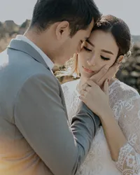 Prewedding Rizky Alatas & Adzana, Hangat Dengan Nuansa Putih!