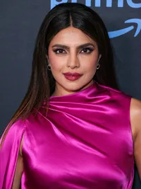 Ada yang Pakai Kotoran Burung, Rahasia Kecantikan Ala Selena Gomez Hingga Dua Lipa