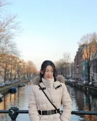 Profesi Baru Hana Gugudan, Sang Leader Kini Jadi Pramugari