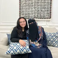 Proses Belajar, 8 Potret Nadya Adik Nathalie Holscher Ikut Kajian Usai Jadi Mualaf Meski Masih Belum Berhijab