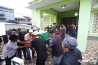 Prosesi Pemakaman Siti Sundari, Anji Antarkan Sang Ibunda dengan Tegar