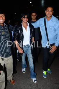 Pulang Dari London, Shahrukh Khan & Kajol Kenakan Outfit 'Kembar'