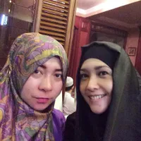 Pulang Dari Umroh, Maia Estianty Pilih Berhijab Syar'i?