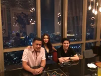 Pulang ke Indonesia, Teuku Rassya Dinner Bareng Ayah dan Ibu Tiri
