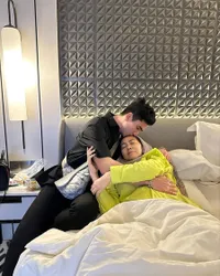 Pulang ke Indonesia Verrell Bramasta Langsung Jenguk Venna Melinda, Peluk Cium Penuh Haru - Minta Maaf Tak Bisa Menjaga