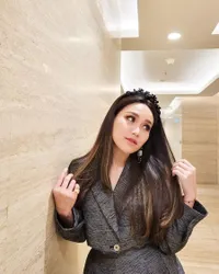 Pulang Umrah, Penampilan Ayu Ting Ting Jadi Secantik Artis Korea - Netizen Sebut Mirip Jisoo BLACKPINK