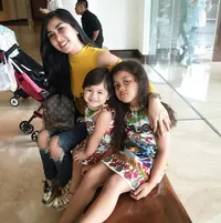 Punya 3 Anak, Nisya Ahmad Masih Jadi Hot Mom Menggoda & Awet Muda