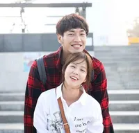 Punya Bahu Kelewat Lebar, Seleb Ganteng Korea Berikut Pelukable