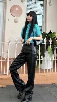 Punya Body Goals dan Aura Pekerja Kantoran, Inilah 8 Gaya Fashion Sederhana Bae Suzy yang Bisa Dijadikan Inspirasi