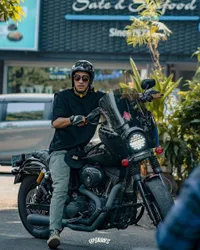 Punya Hobi yang Sama dengan Uje, 8 Potret Gagah Abidzar Naik Motor Gede - Netizen Minta Dibonceng