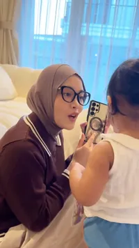 Putri Delina Kenalkan Sehun EXO ke Selina Anak Mahalini, Rizky Febian Ikut Ngajarin