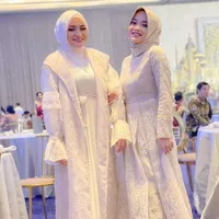 Putri Delina Tuai Hujatan Netizen, 11 Potret Kedekatan Nathalie Holscher dan Putri Sambungnya yang Dikabarkan Berseteru - Disebut Pendendam