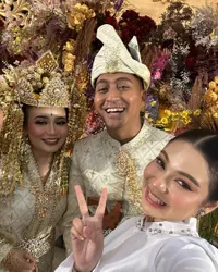 Putri Isnari - Fildan Rahayu, Potret Para Pedangdut Beken di Pernikahan Aulia DA & Cahu